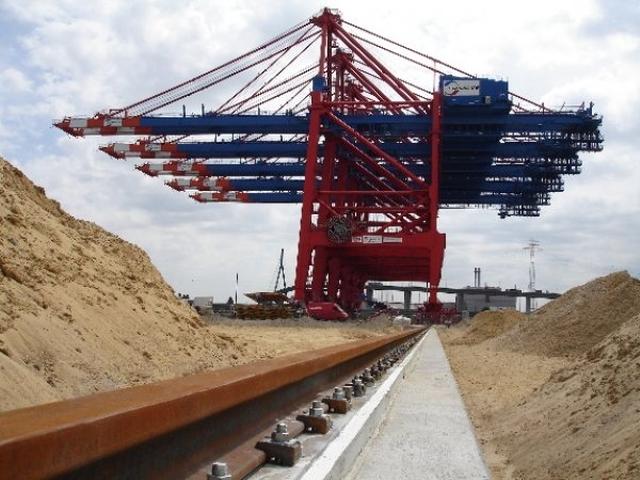 bemo-rail-Crane_track_on_concrete_E28093_discontinuously_sup-lanczos3 bemo-rail-Crane_track_on_concrete_E28093_discontinuously_sup-lanczos3