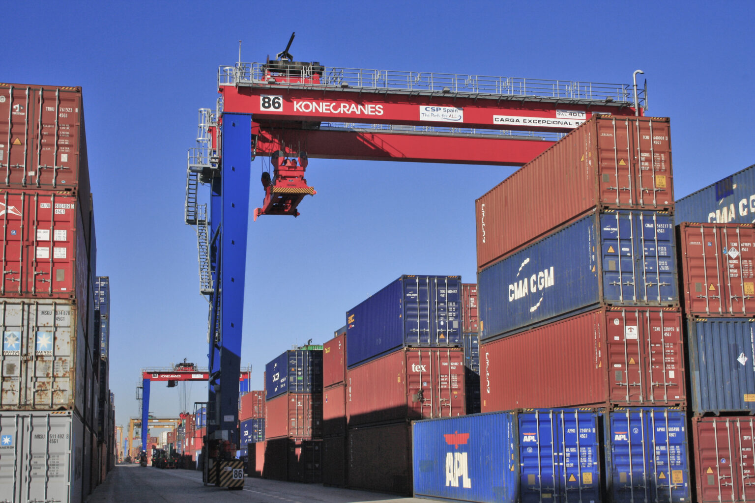 CSP Spain orders new Konecranes hybrid RTGs