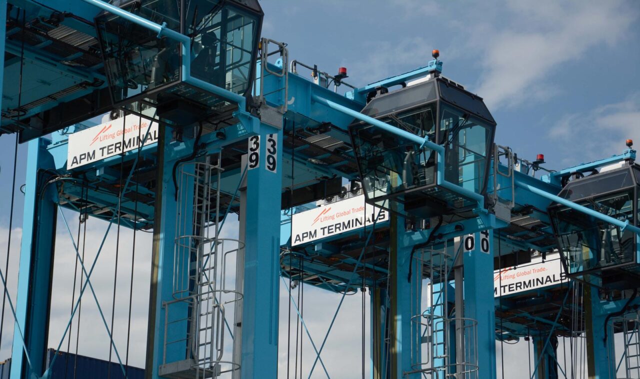APMT Barcelona commissions 17 Konecranes hybrid straddle carriers