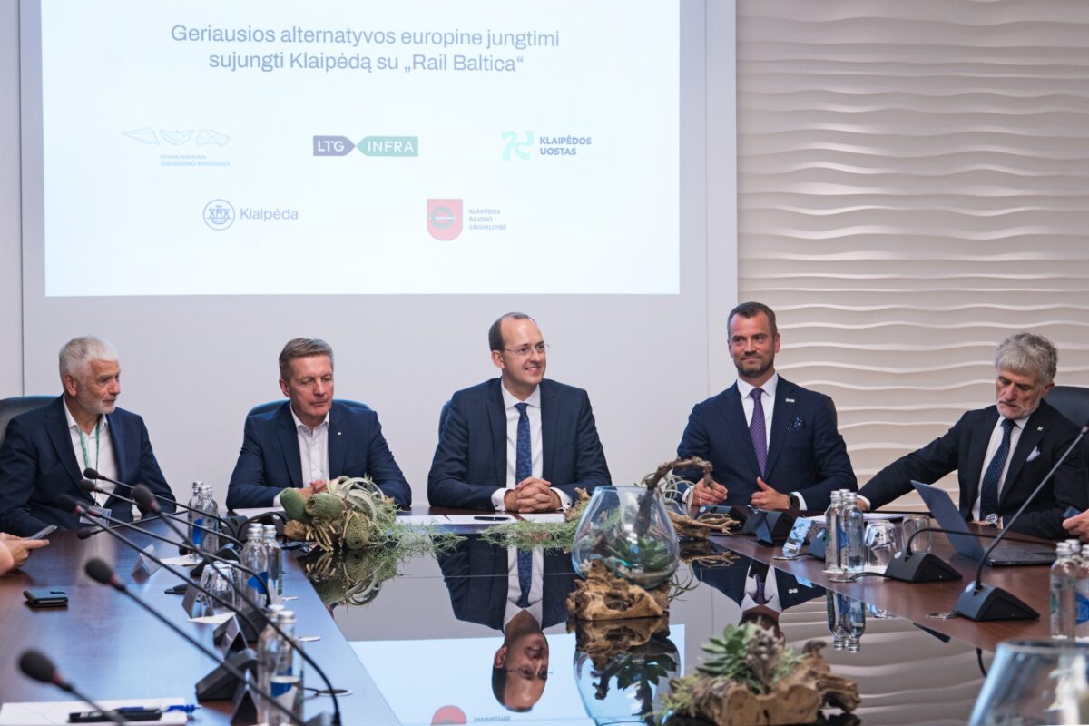 Memorandum inked on development of European gauge railway line to Klaipėda