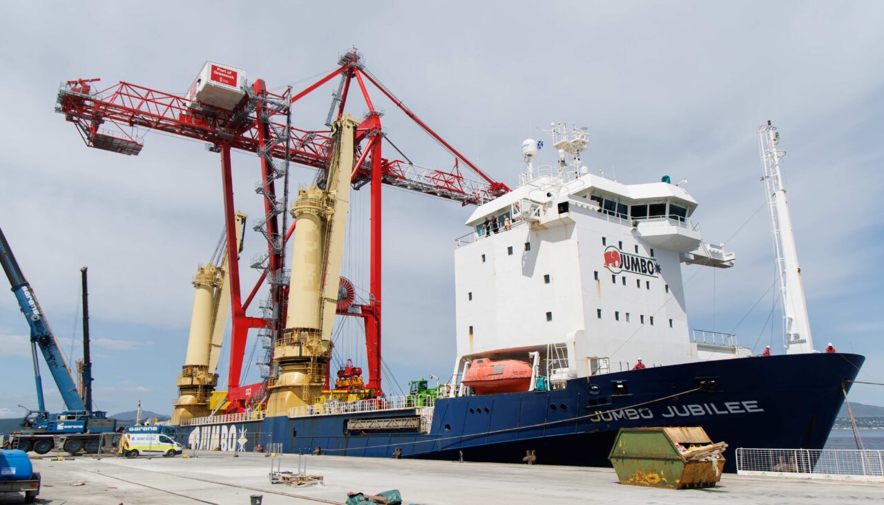 Port of Greenock receives £25 million cranes