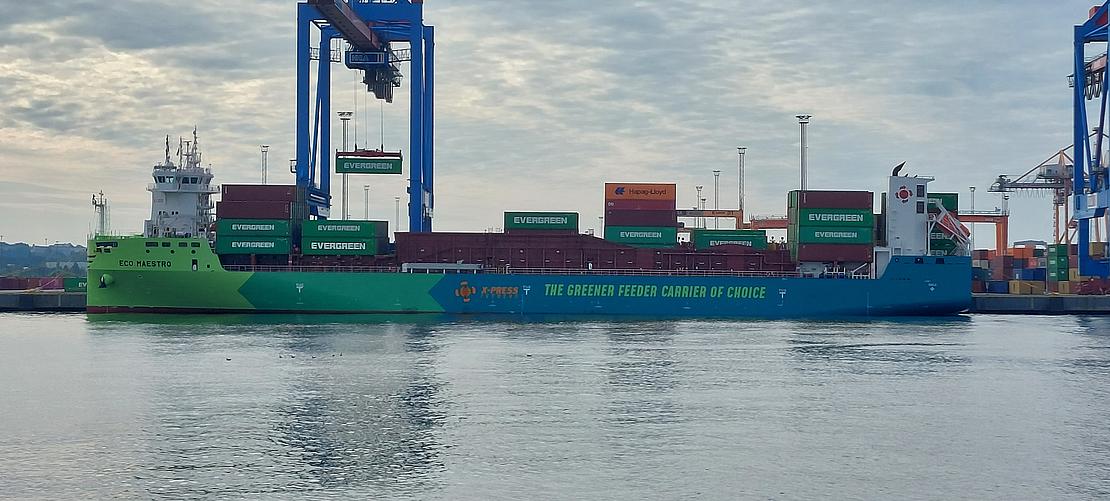 HHLA TK Estonia welcomes X-Press Feeder methanol vessel
