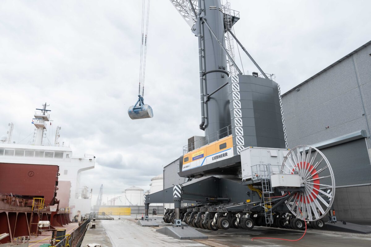Liebherr expands electric drive mobile harbour cranes
