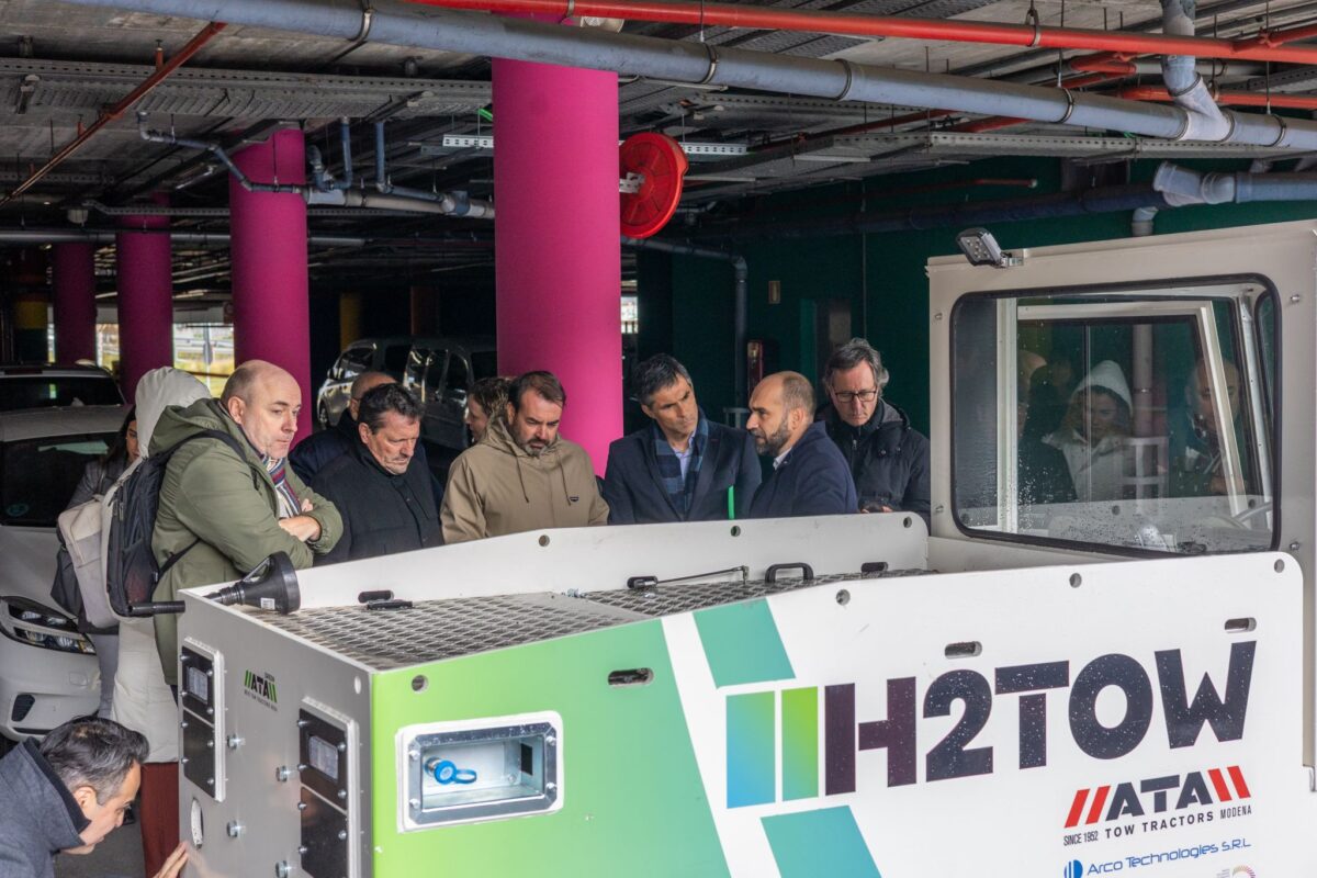Port of Bilbao trials hydrogen-powered H2TowTractor