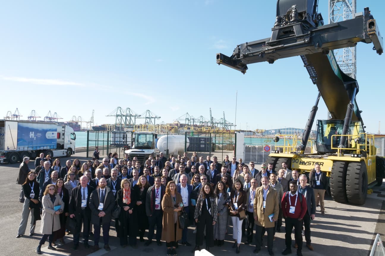 Port of Valencia showcases hydrogen-powered port tech