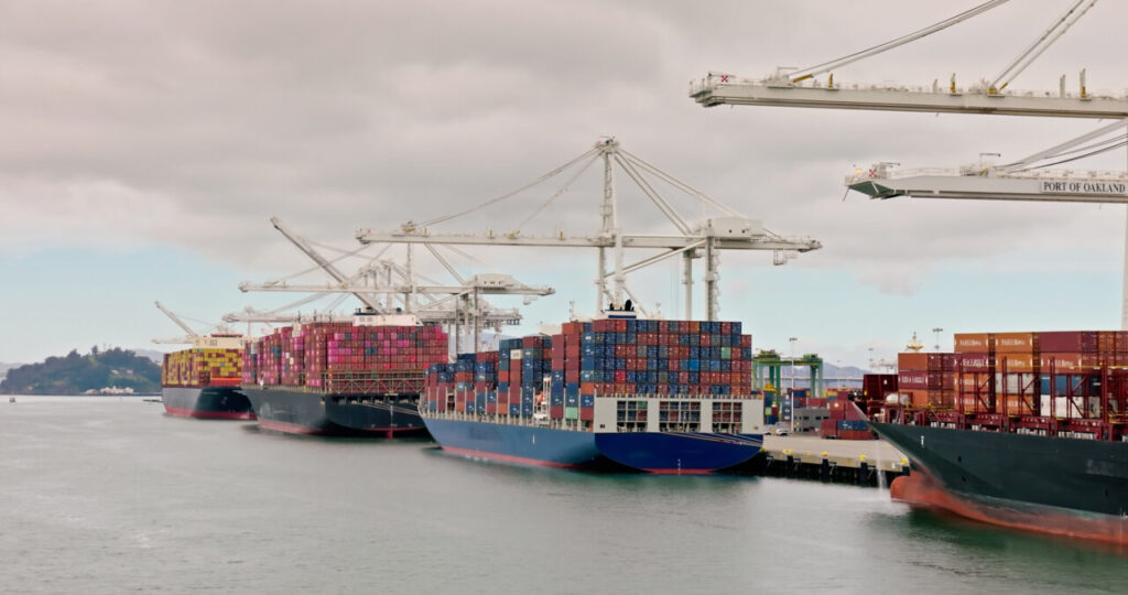 Port of Oakland debuts European-built STS cranes - Port Technology ...