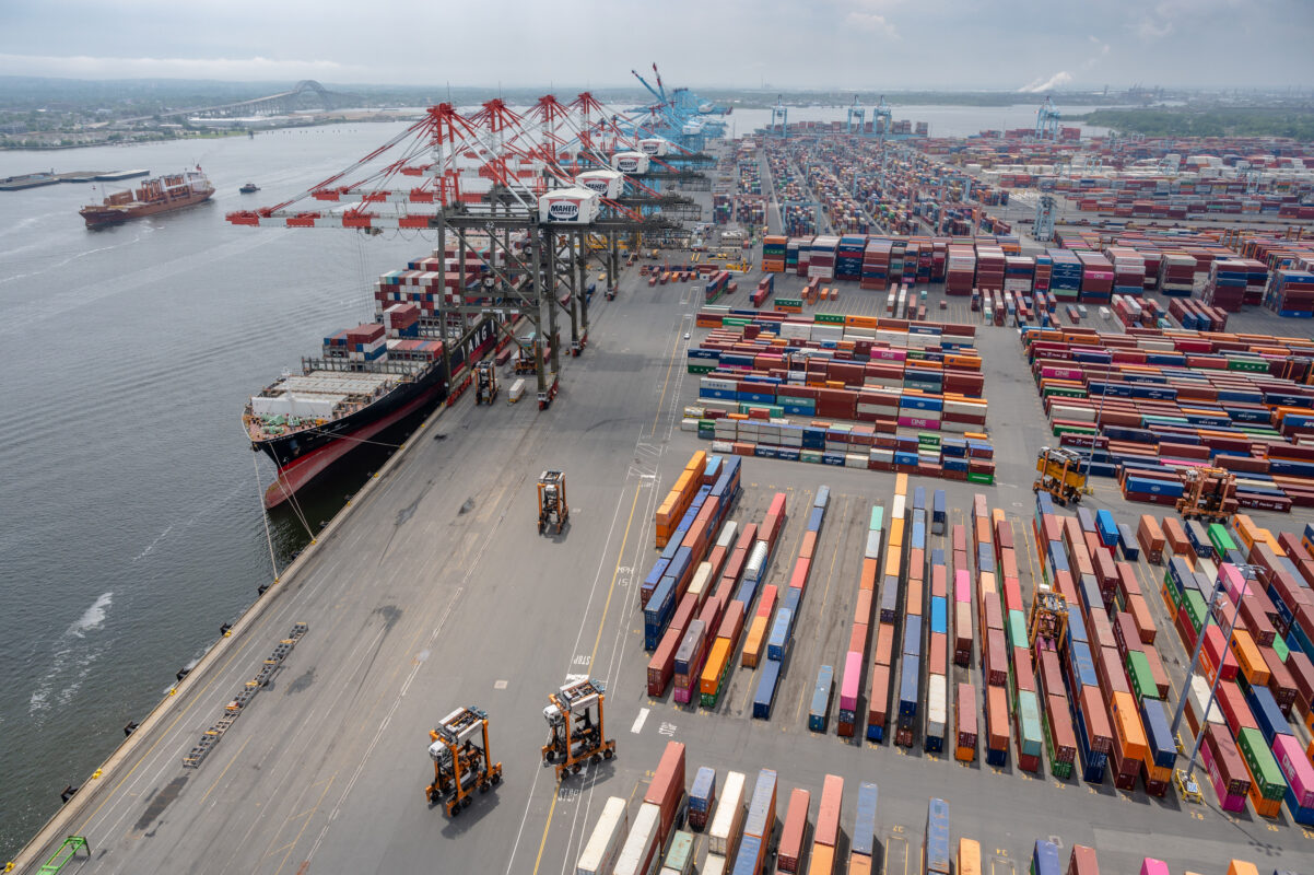 Maher Terminals expands fleet with Kalmar hybrid carriers