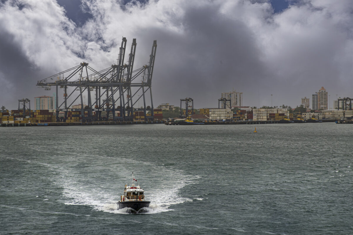 Panama moves to ease China tensions over port concessions