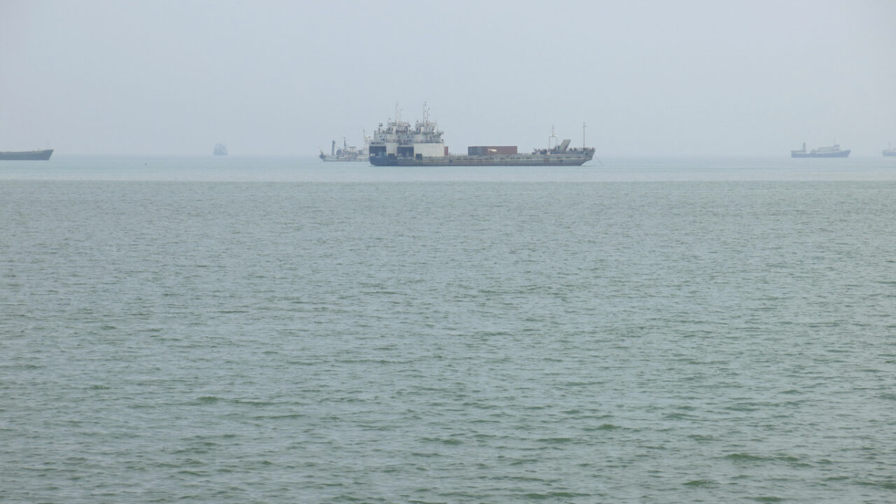 Maritime groups issue Hormuz safety guidance