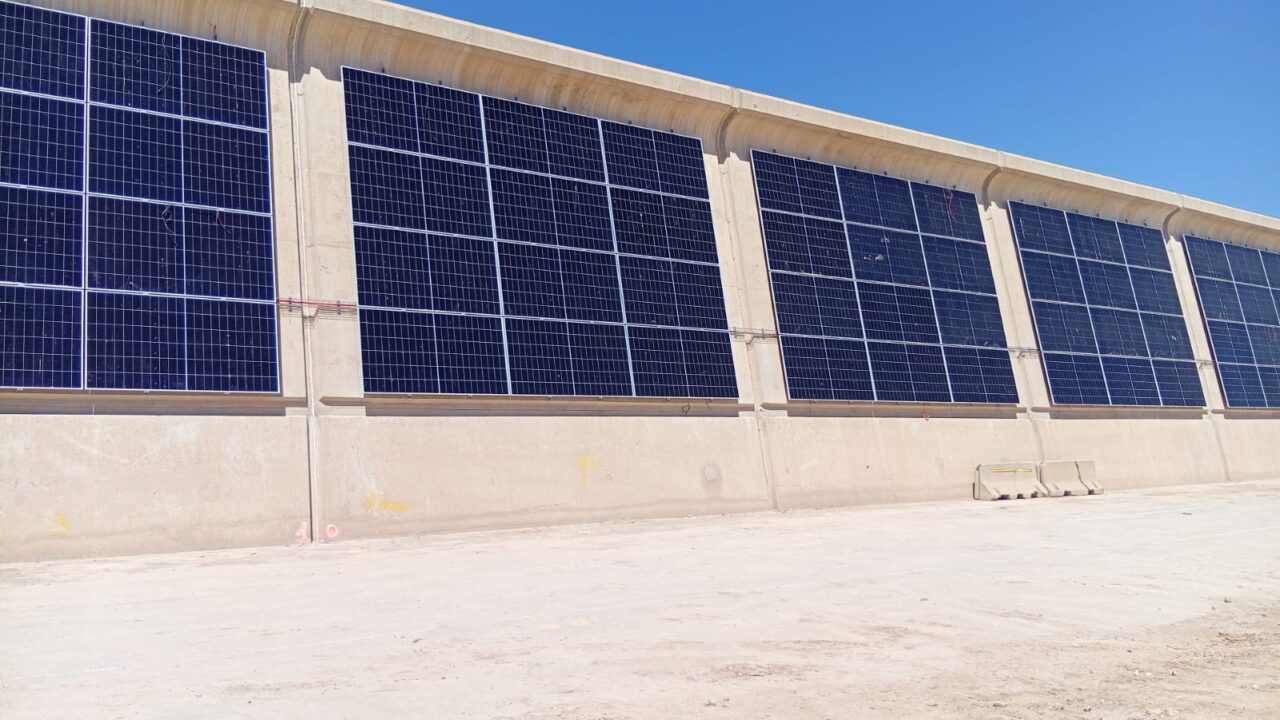 Valenciaport fits vertical solar panels to breakwater