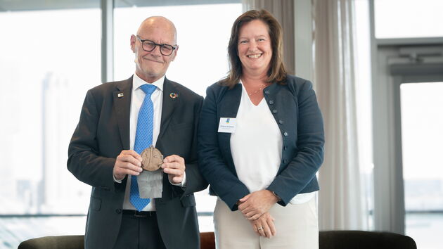 Port of Rotterdam honours Green Award's Jan Fransen with Award