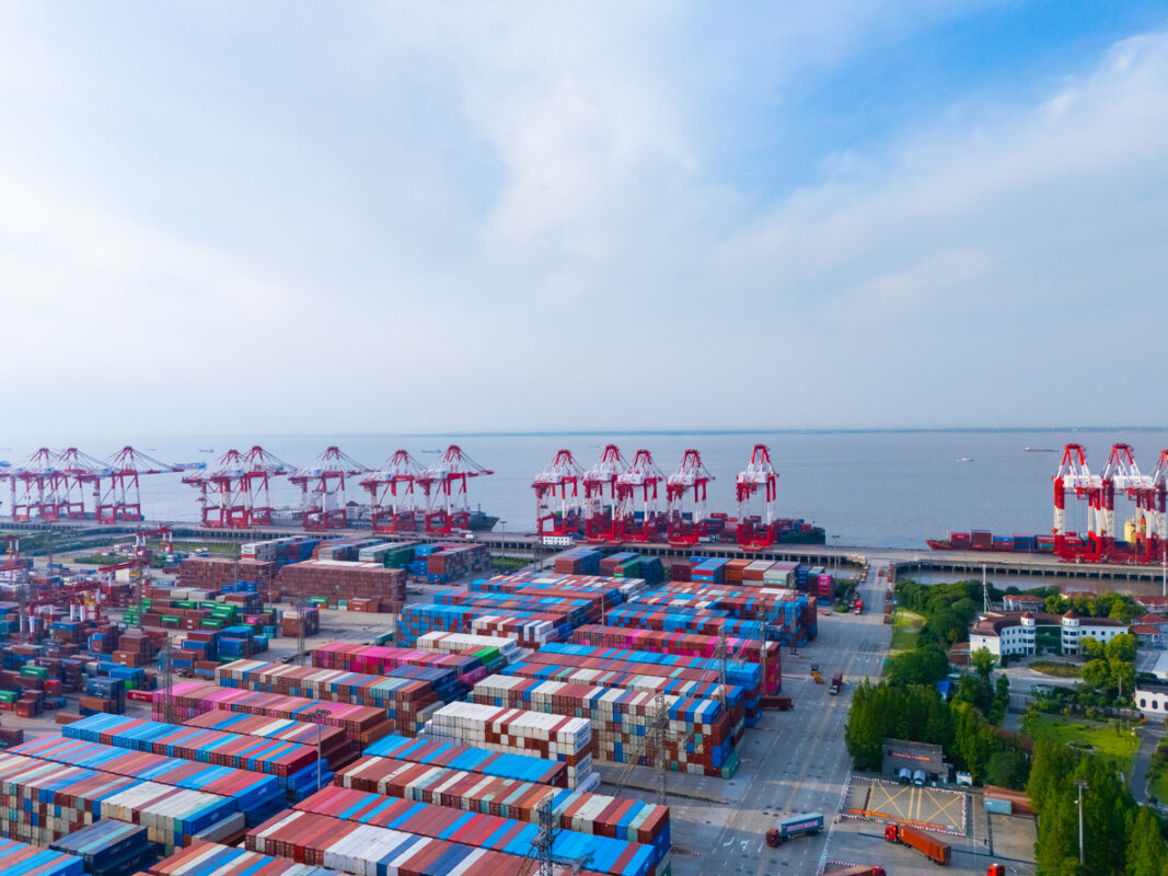 Shanghai Port smashes daily record with 203,881 TEUs
