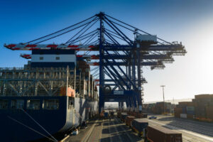 US port imports stay above 2.2 million TEUs in August