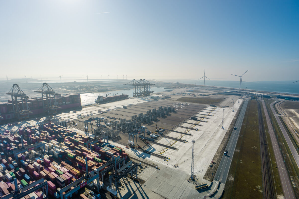 Rotterdam World Gateway to add fourth deep-sea berth