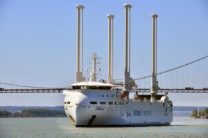 HAROPA PORT terminal moves Ariane 6 rocket parts